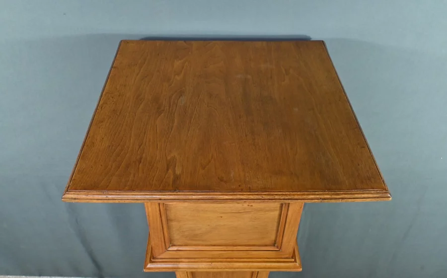 БОЛЬШАЯ ПОДСТАВКА ИЗ ОРЕХА