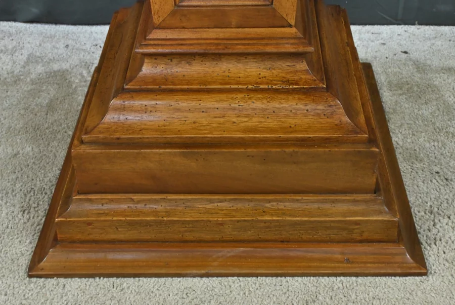 БОЛЬШАЯ ПОДСТАВКА ИЗ ОРЕХА