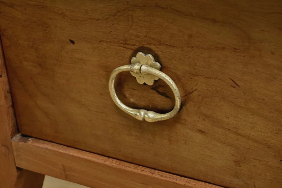 SCHREIBTISCH IM LOUIS XV-STIL