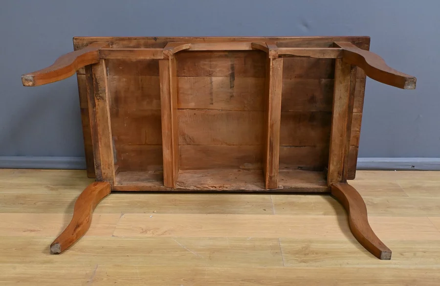 SCHREIBTISCH IM LOUIS XV-STIL