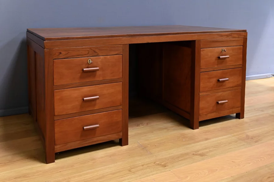 Bureau de Commerce en Teck – 1930