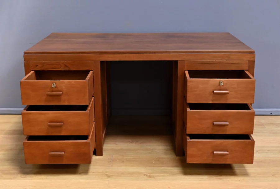 Bureau de Commerce en Teck – 1930