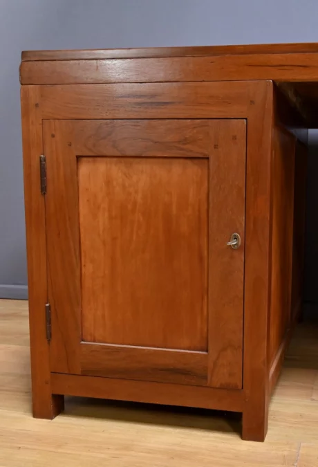 Bureau de Commerce en Teck – 1930