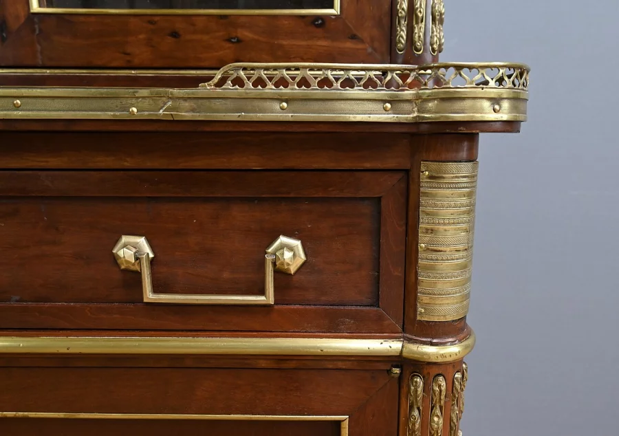 Книжный шкаф-бюро в стиле Людовика XVI