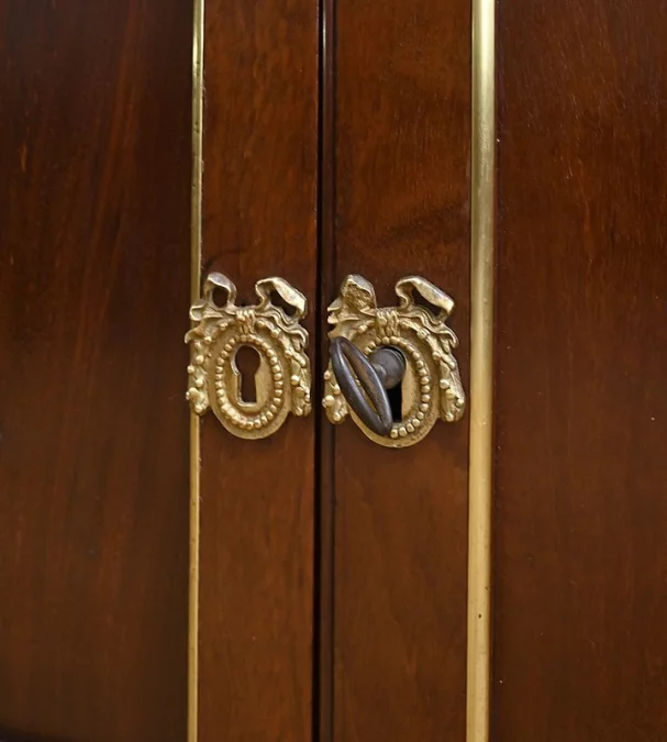 Книжный шкаф-бюро в стиле Людовика XVI