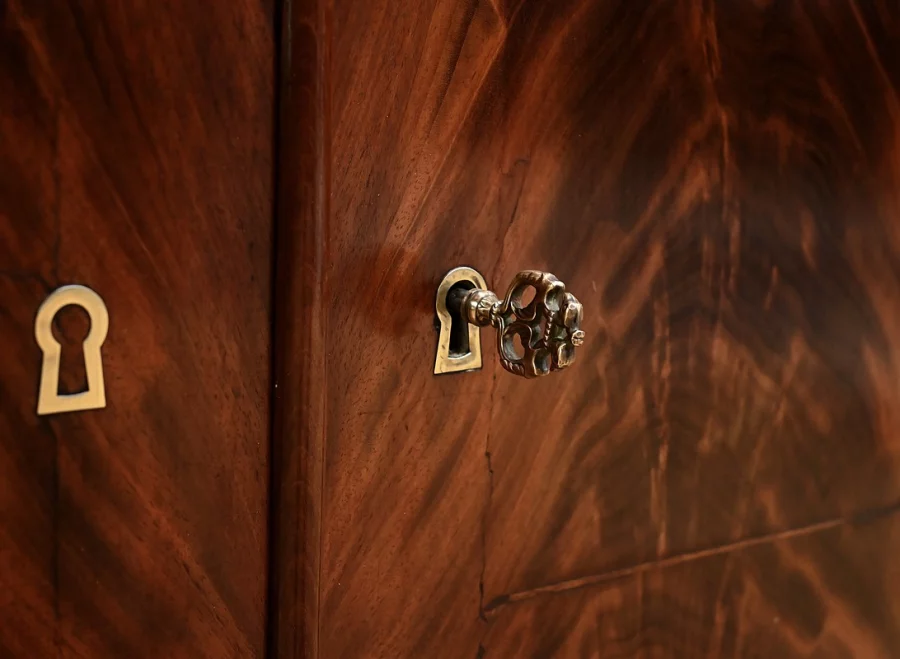 BUFFET ESTILO IMPERIO FRANCÉS