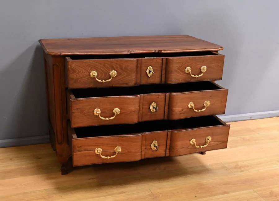 Kommode aus der Zeit Louis XV