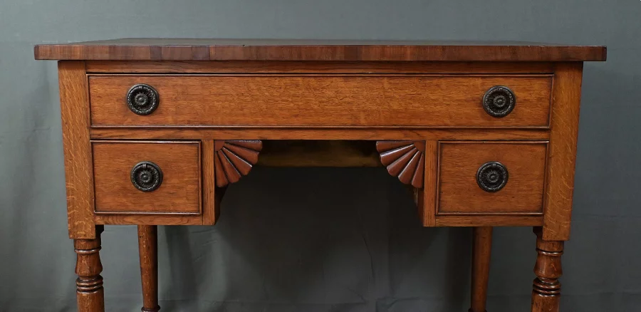 Petit Bureau en Chêne, époque Victorienne, Angleterre – Fin XIXe