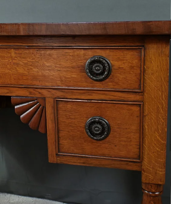 Petit Bureau en Chêne, époque Victorienne, Angleterre – Fin XIXe