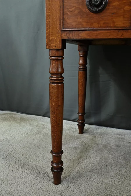 Petit Bureau en Chêne, époque Victorienne, Angleterre – Fin XIXe