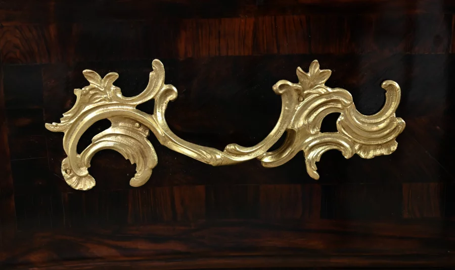 CÓMODA DE LA ÉPOCA DE LUIS XIV