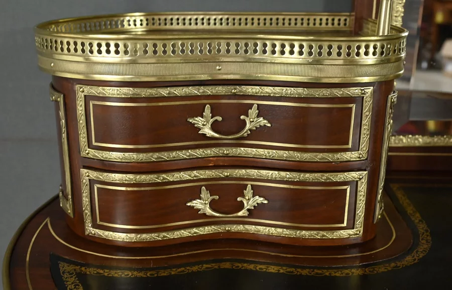 Petit Bureau de Dame en Acajou, époque Napoléon III – 2ème partie XIXe