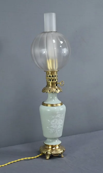 Lampe à Pétrole électrifiée en Céladon, époque Napoléon III – 2ème partie XIXe