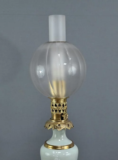 Lampe à Pétrole électrifiée en Céladon, époque Napoléon III – 2ème partie XIXe