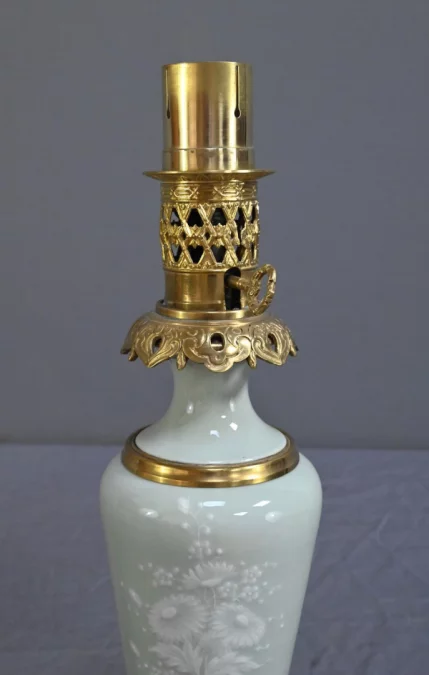 Lampe à Pétrole électrifiée en Céladon, époque Napoléon III – 2ème partie XIXe