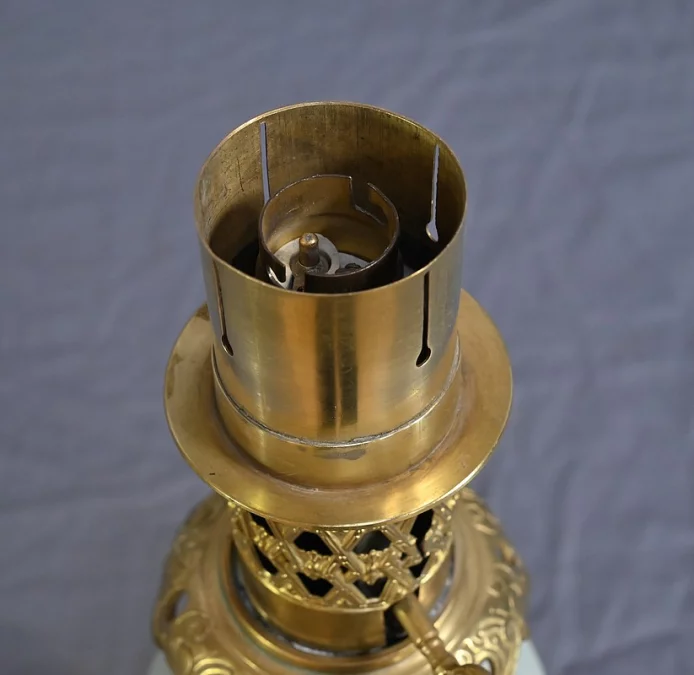 Lampe à Pétrole électrifiée en Céladon, époque Napoléon III – 2ème partie XIXe