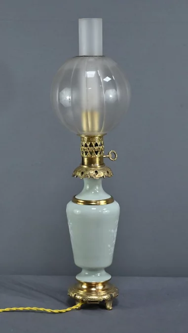 Lampe à Pétrole électrifiée en Céladon, époque Napoléon III – 2ème partie XIXe
