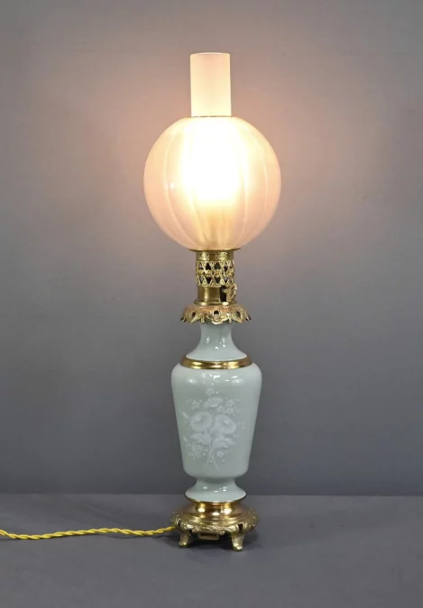 Lampe à Pétrole électrifiée en Céladon, époque Napoléon III – 2ème partie XIXe