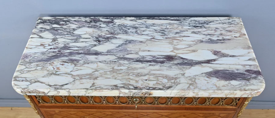 Kommode im französischen Übergangsstil