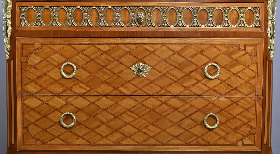 Kommode im französischen Übergangsstil