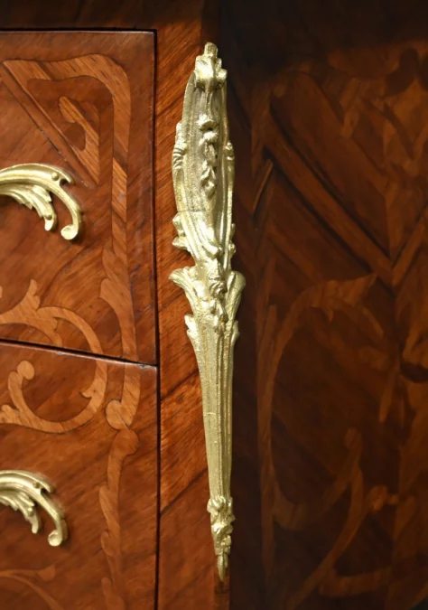 Комод в стиле Людовика XV