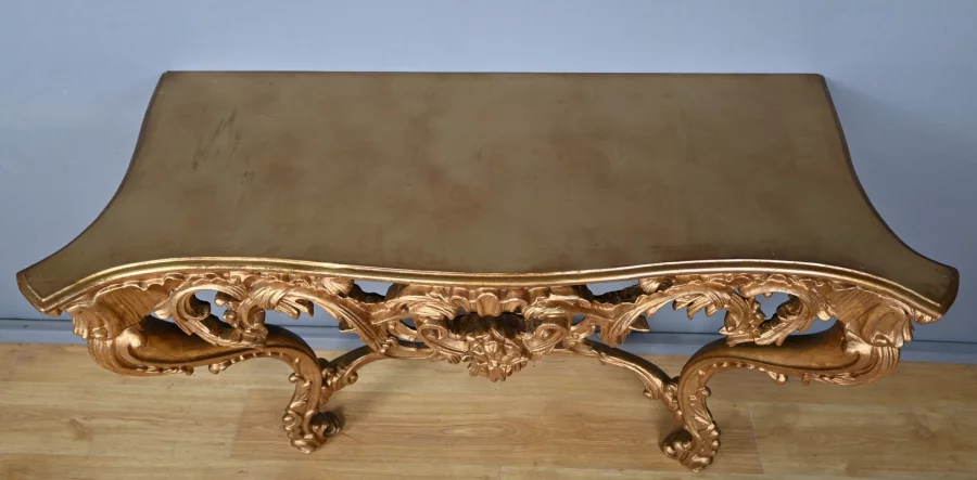 Настенная консоль в стиле Людовика XV