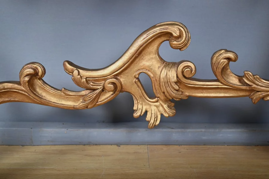 Настенная консоль в стиле Людовика XV