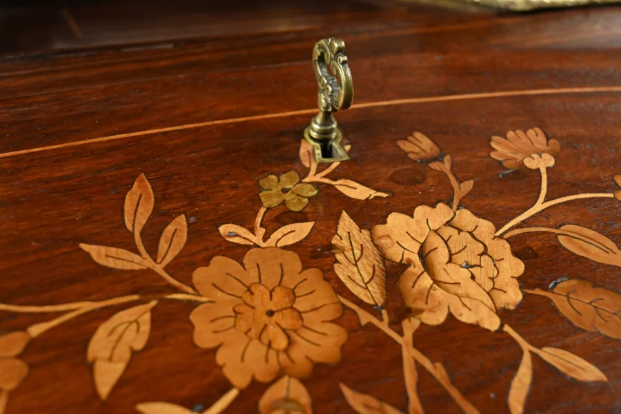 Schreibtisch einer Dame aus der Zeit Napoleons III.