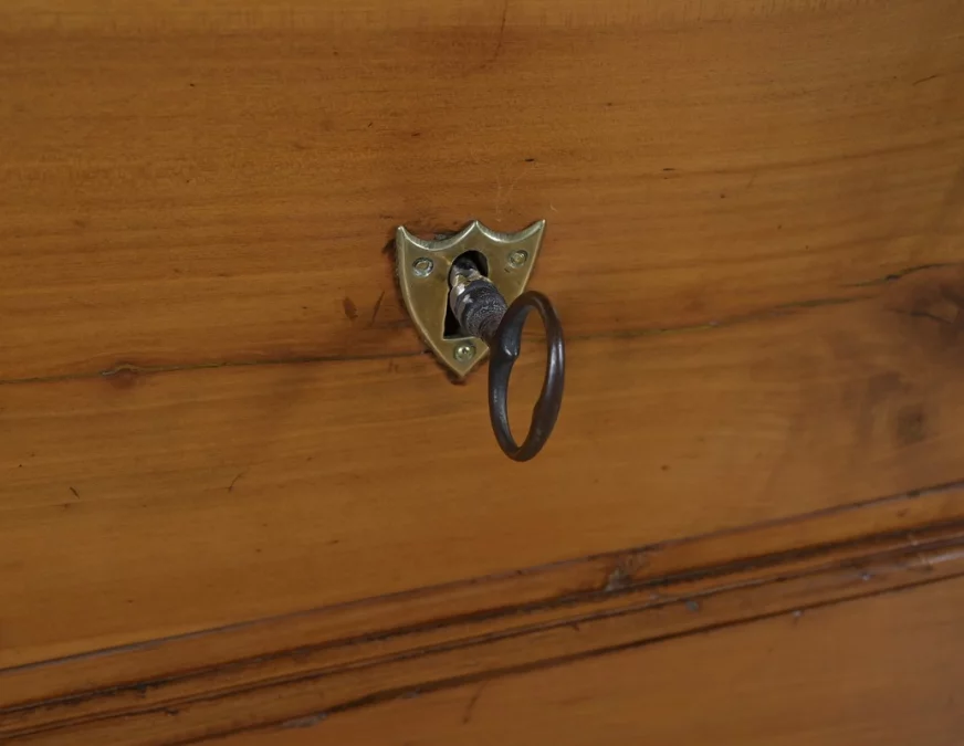 CÓMODA DE LA ÉPOCA LUIS XVI