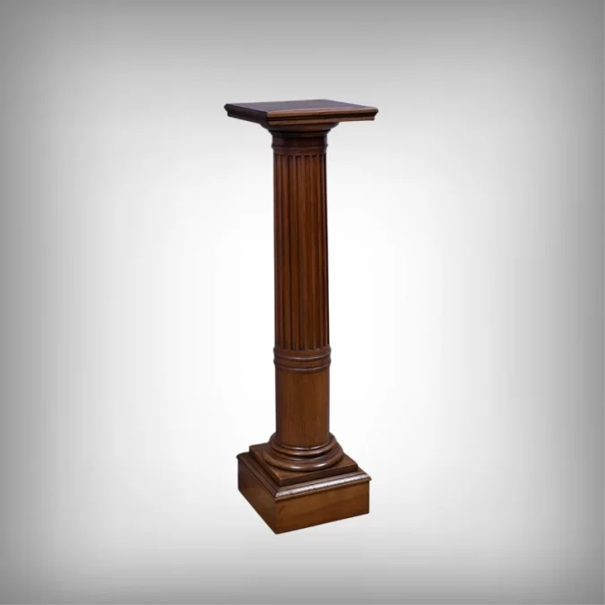 Säule im Stil Ludwigs XVI.