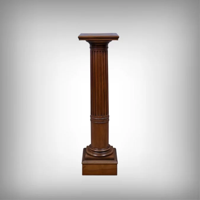 Säule im Stil Ludwigs XVI.