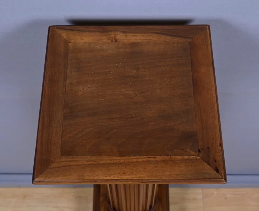 Säule im Stil Ludwigs XVI.