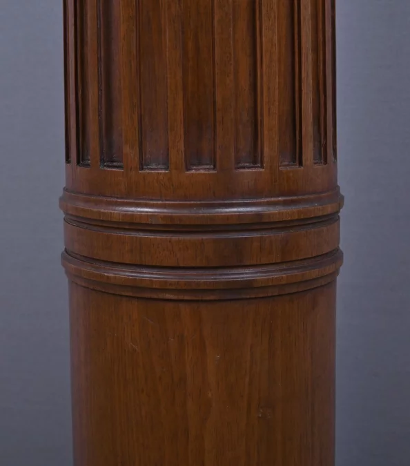 Säule im Stil Ludwigs XVI.