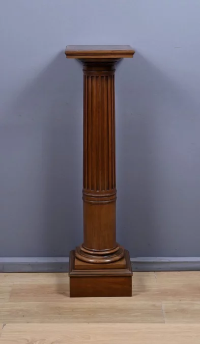 Säule im Stil Ludwigs XVI.