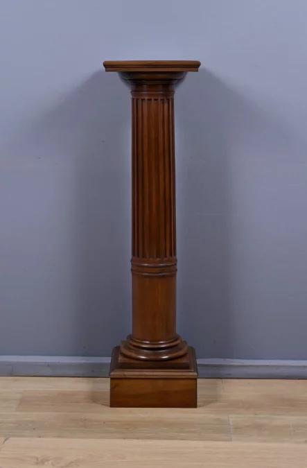 Säule im Stil Ludwigs XVI.