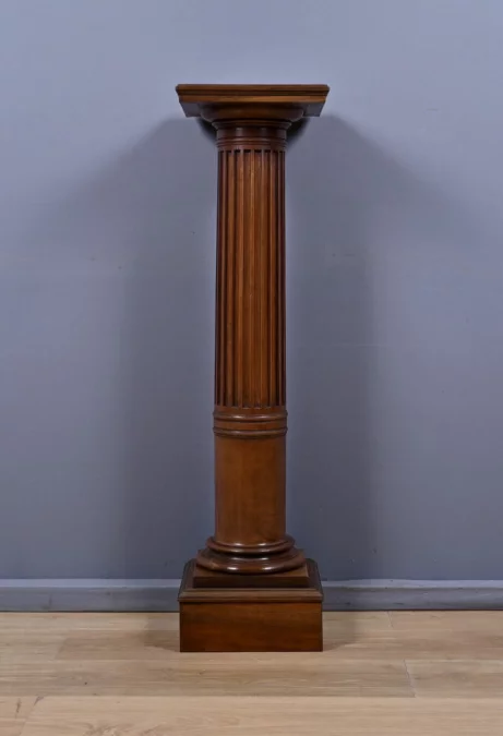 Säule im Stil Ludwigs XVI.