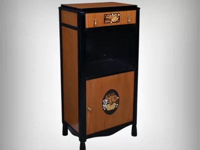 Шкаф в стиле ар-деко с инкрустацией.