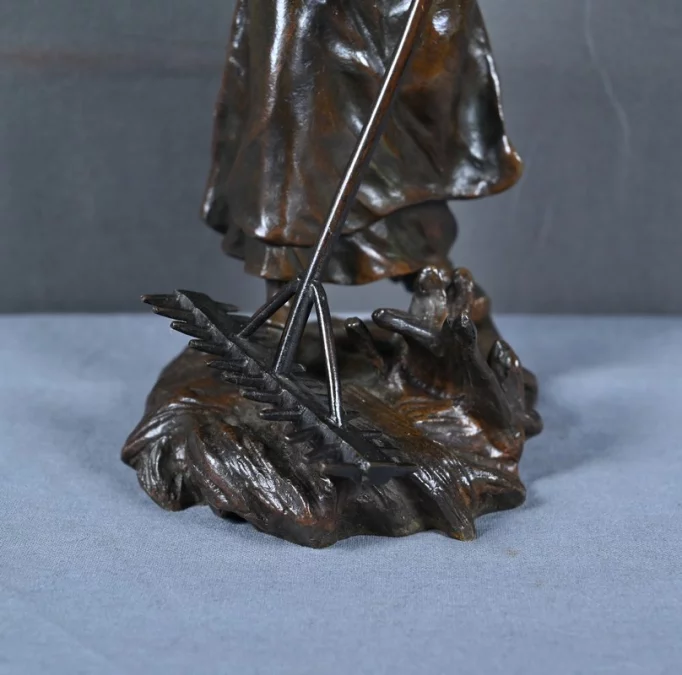 Бронзовая скульптура работы Дезайр Гризард