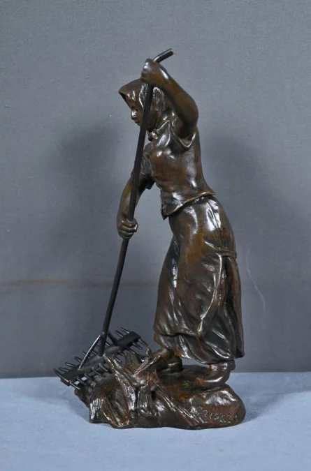 Бронзовая скульптура работы Дезайр Гризард