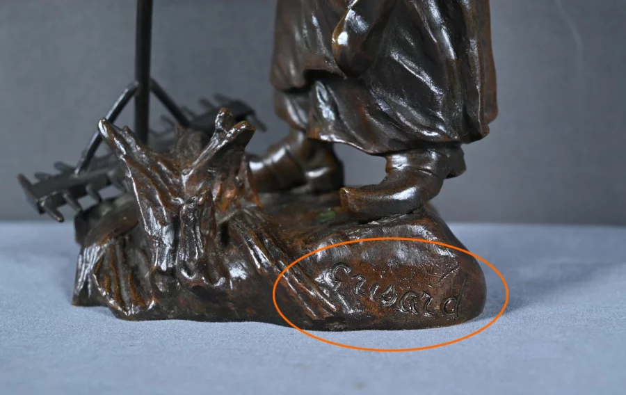 Бронзовая скульптура работы Дезайр Гризард