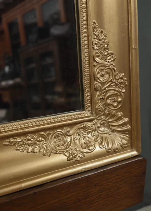 Зеркало во французском ресторанном стиле