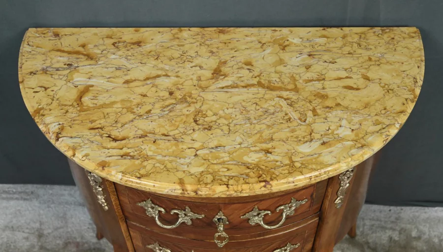 Kommode im französischen Übergangsstil