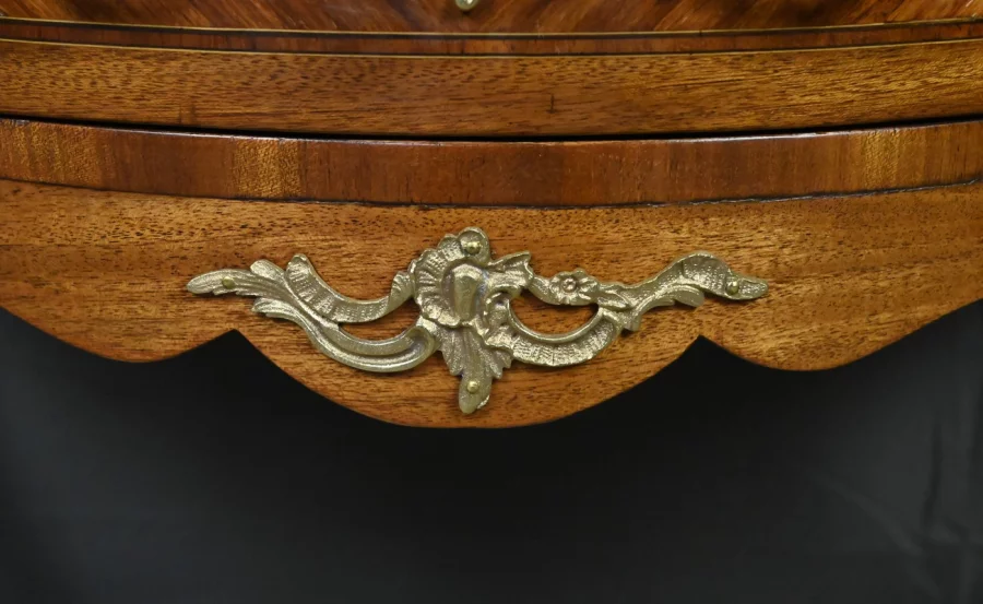 Kommode im französischen Übergangsstil