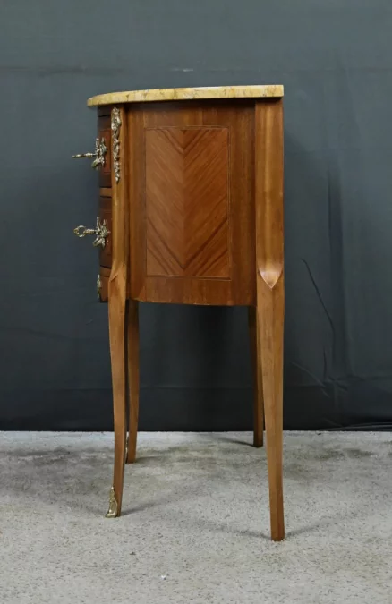 Kommode im französischen Übergangsstil