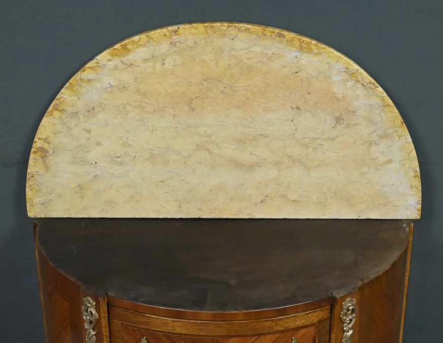 Kommode im französischen Übergangsstil