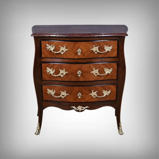 Petite Commode en Marqueterie, style Louis XV – Milieu XIXe