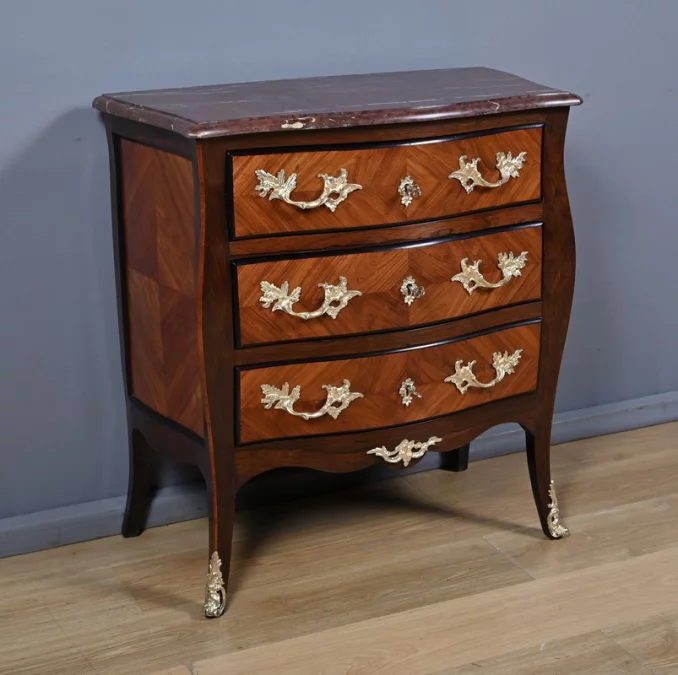 Petite Commode en Marqueterie, style Louis XV – Milieu XIXe