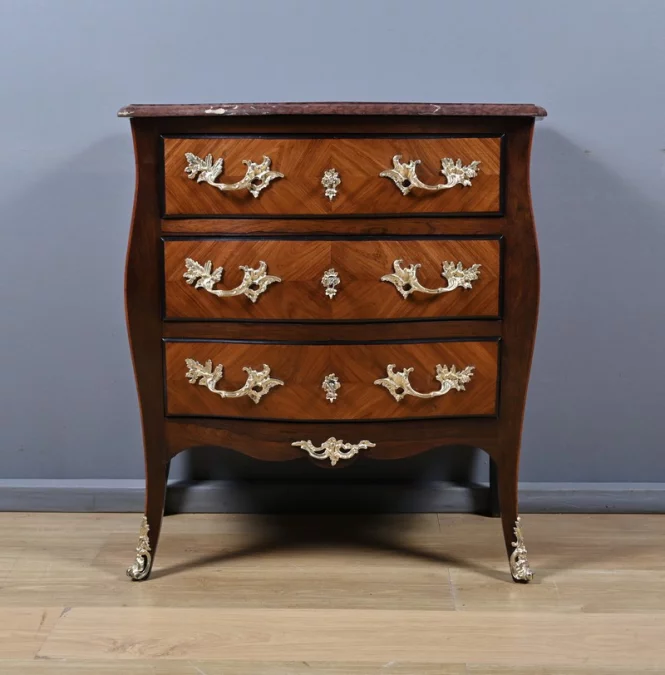 Petite Commode en Marqueterie, style Louis XV – Milieu XIXe