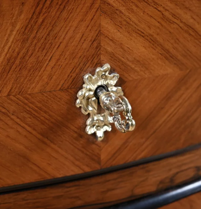 Petite Commode en Marqueterie, style Louis XV – Milieu XIXe