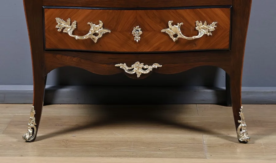 Petite Commode en Marqueterie, style Louis XV – Milieu XIXe